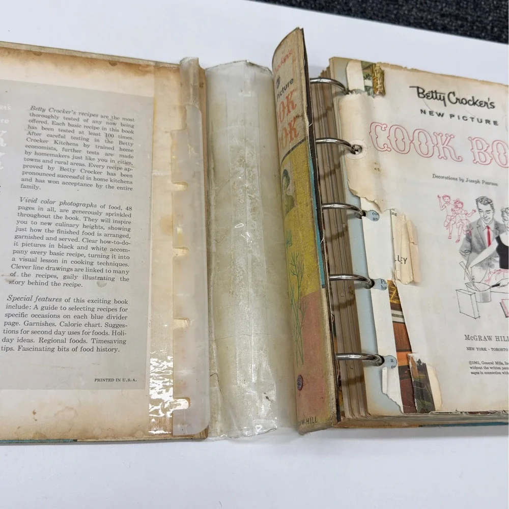 Betty Crocker's New Picture Cook Book 1961 First Edition 5-Ring Binder Vintage